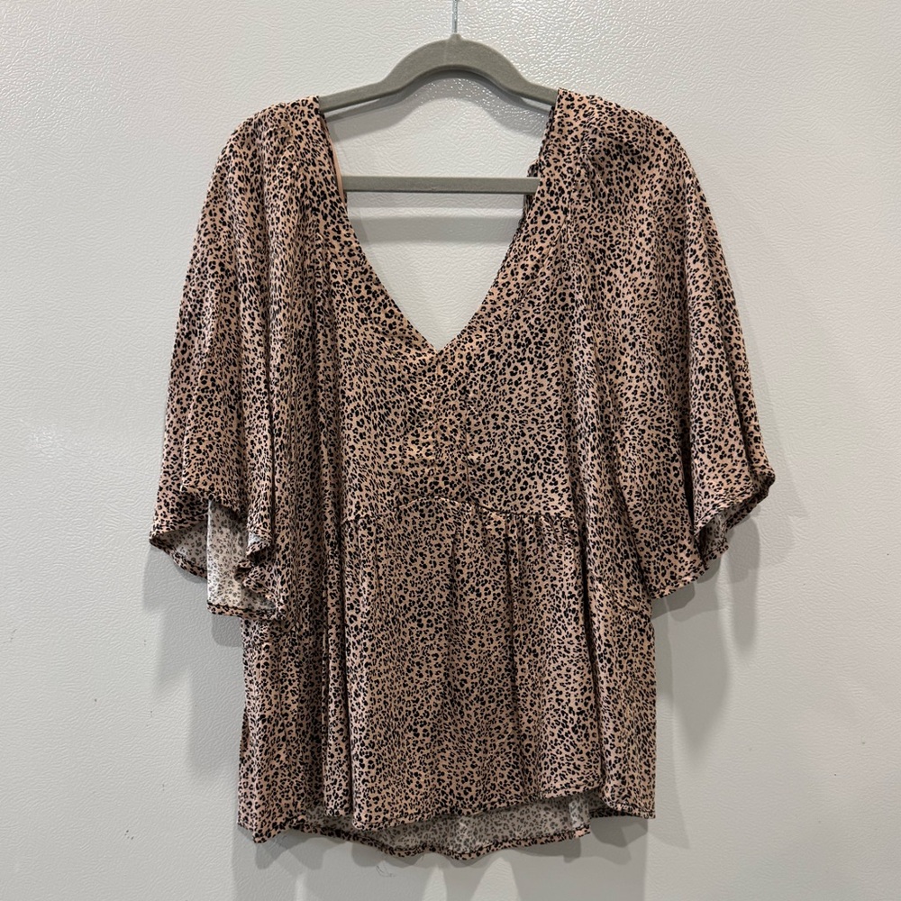 URBAN Romantics Brown and Tan Flutter Sleeve Blouse